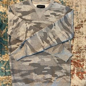 Camo pattern crew neck sweater